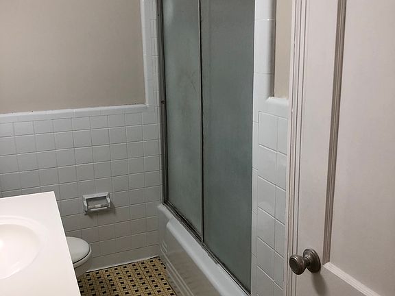 5th image of 5072 Glenwood Ave
