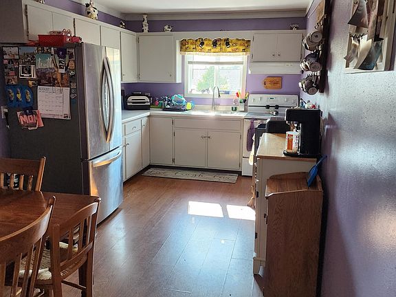4th image of 1108 Schoenhaar Dr APT 4