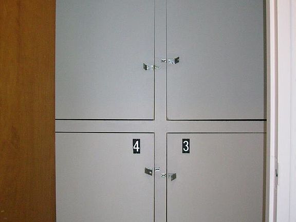 4th image of 938 S Grove St APT 2
