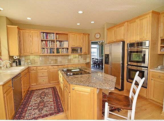 4th image of 393 Waycliffe Drive N