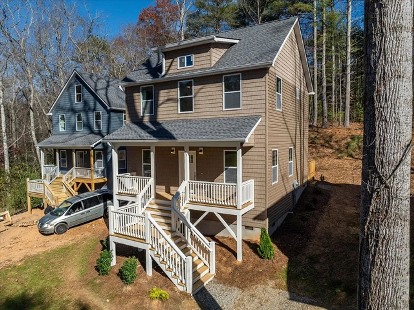 Charming Brand-New Contemporary Home in Black Mountain — Photo 2