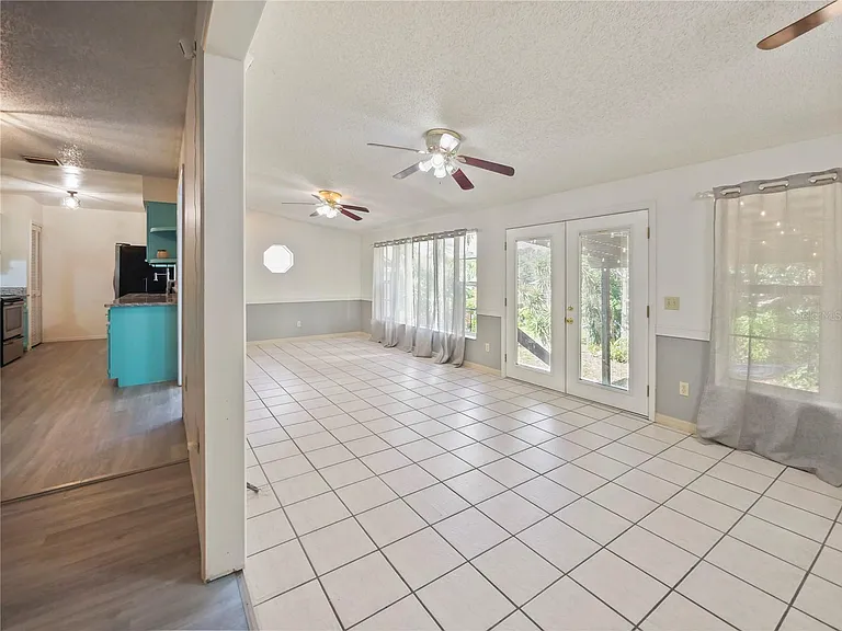 240 Maureen Dr — Photo 19