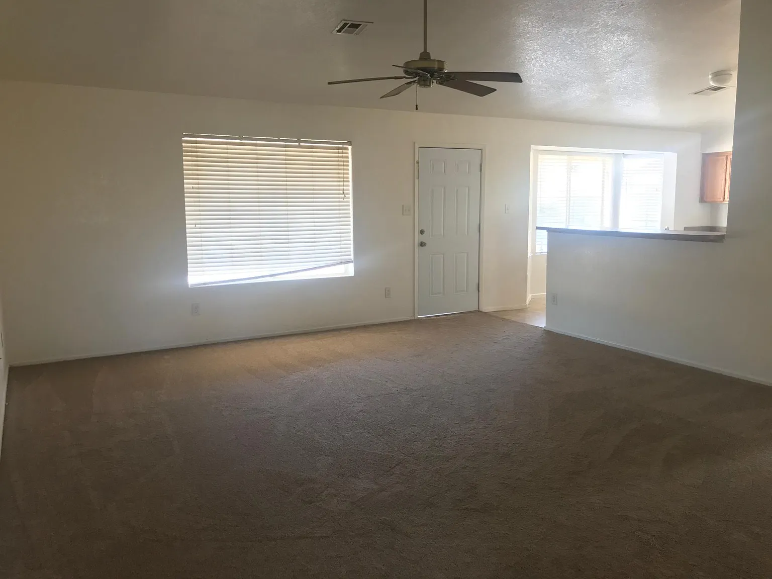 3 bed, 1400 sqft, $1,550 — Photo 2