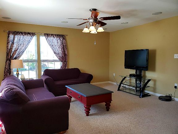 3rd image of 124 N Savanna Dr