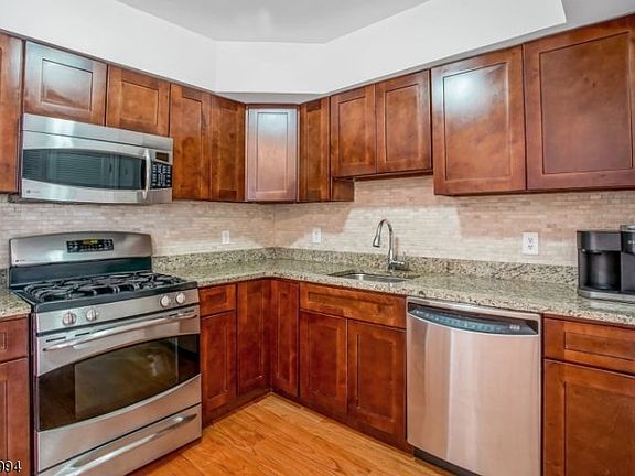 3rd image of 809 22nd St APT 1107