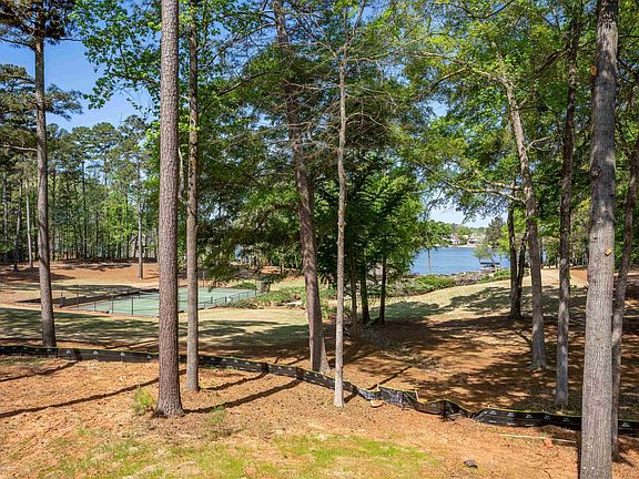 4th image of 1941 Pine Grove Rd