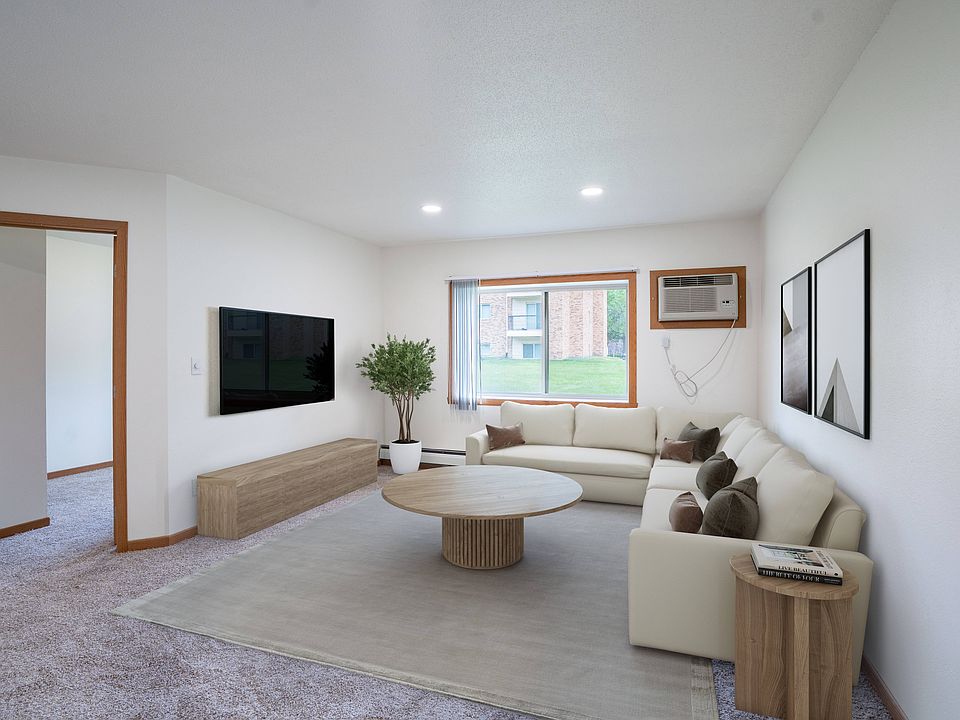 Grand Forks, ND Columbia West Apartments | 3175A | Living