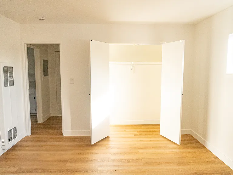 15944 Vermont Ave #19 — Photo 6
