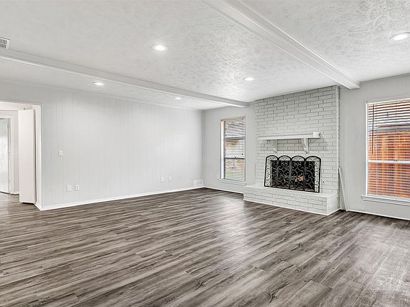 5th image of 2108 Teakwood Ln
