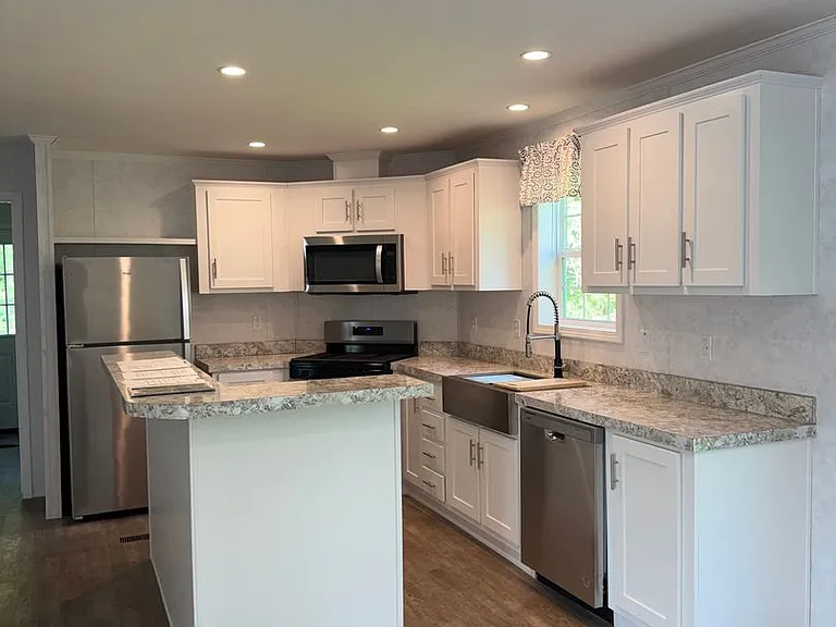 465-6 Royal Manor Rd — Photo 5