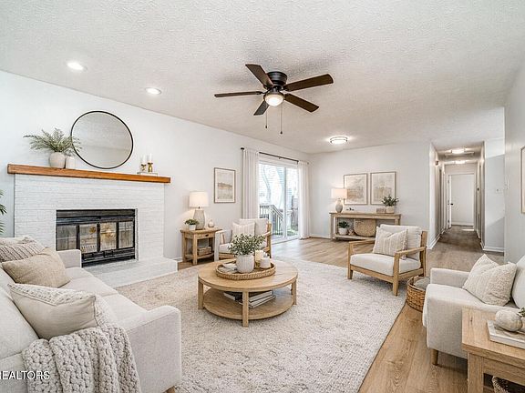 4th image of 1506 Rhododendron Ct