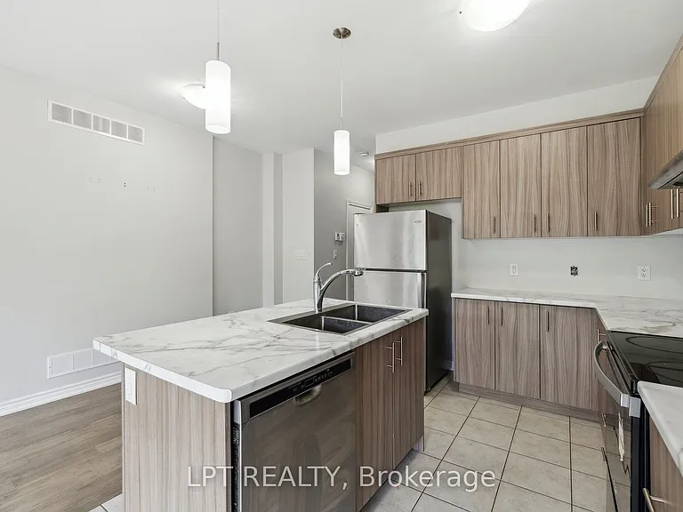 217 Louise St — Photo 10