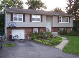 66 Maple Ln, Wayne, NJ 07470