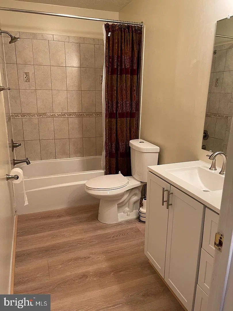 3 bed, 1860 sqft, $2,800 — Photo 2