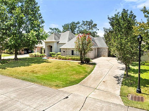 3rd image of 413 Bridalwood Dr