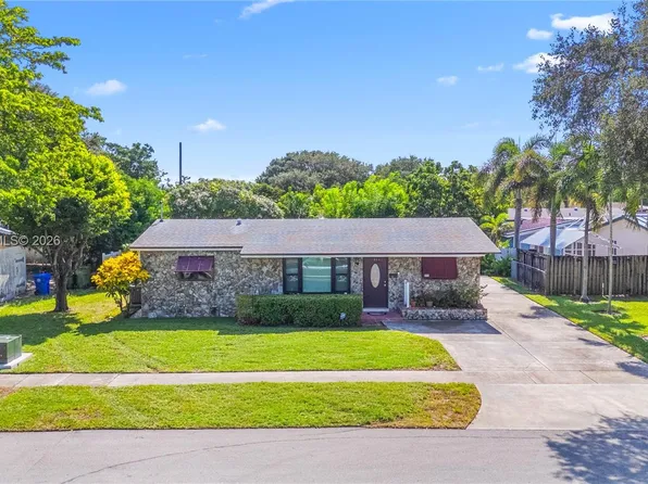 311 SW 70th Ter, Pembroke Pines, FL 33023