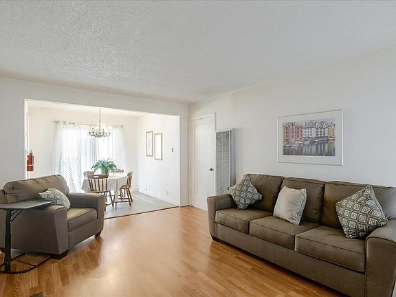 3rd image of 404 Daisy Ln