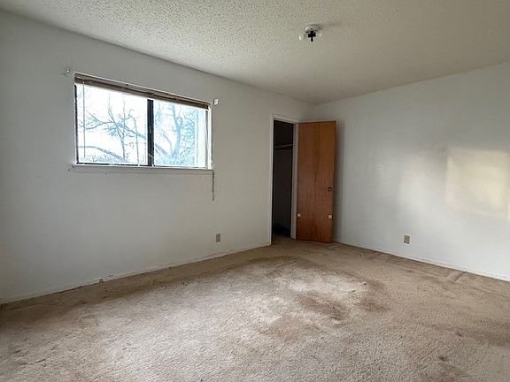 5th image of 329 Walnut Ave