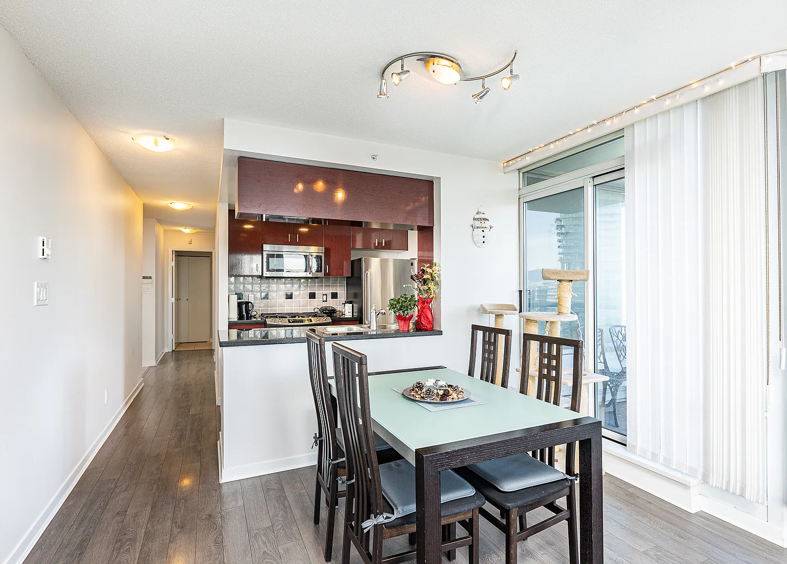 2 bed, 937 sqft, $3,750 — Photo 4