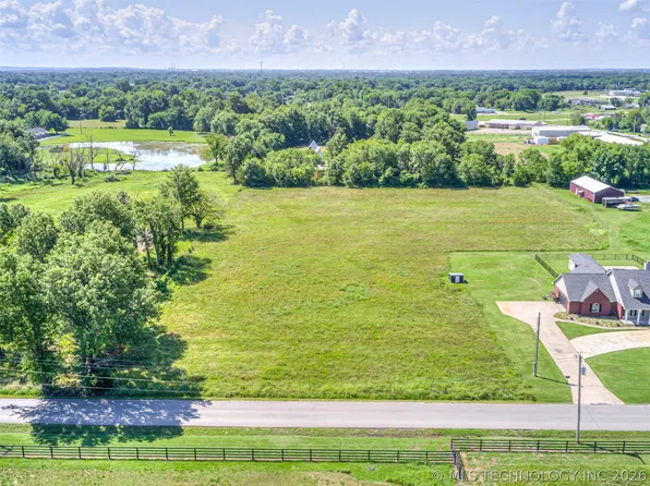 2 NW 5th St, Pryor, OK 74361