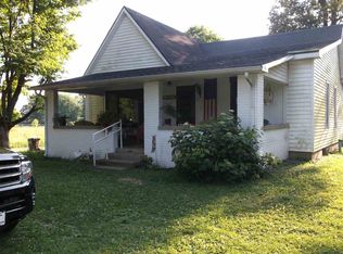 42 Walnut St, Worthington, IN 47471