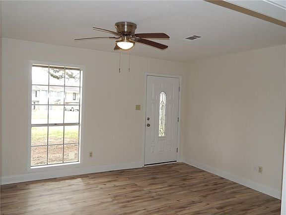 2nd image of 812 Hancock Ave