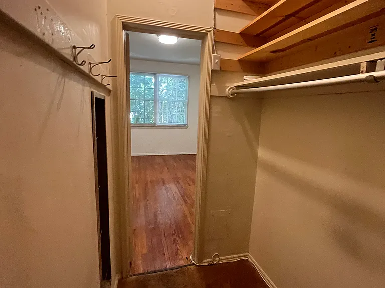 141 1/2 S Sweetzer Ave — Photo 26