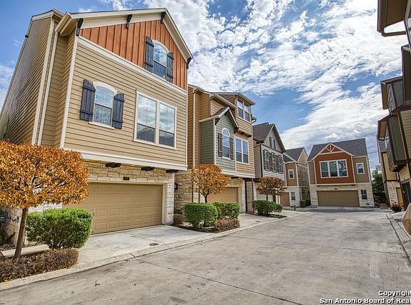 2nd image of 225 E Courtland Pl