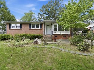 2704 Dumont Dr, Greensboro, NC 27403