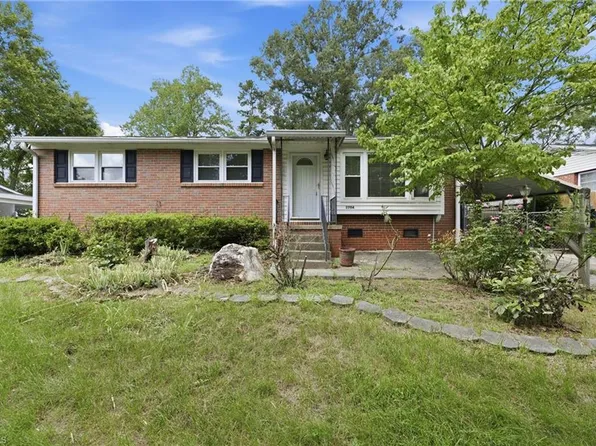 2704 Dumont Dr, Greensboro, NC 27403