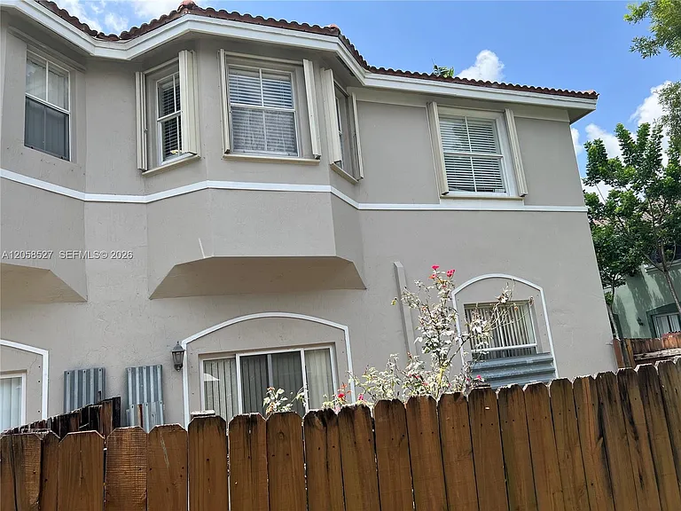 1535 SE 26th St #200 — Photo 5