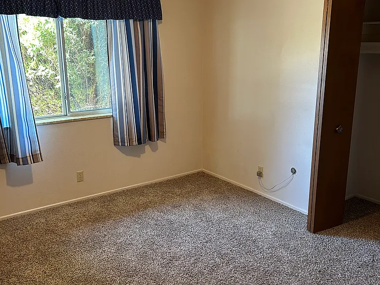 620 E 37th Pl — Photo 8