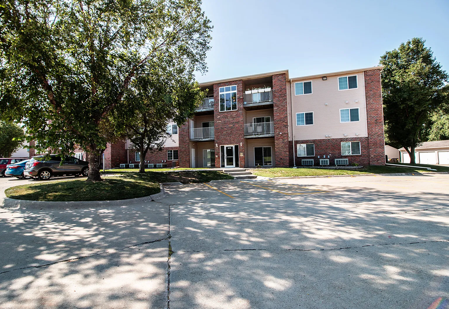 Deerfield Apartments — Photo 2