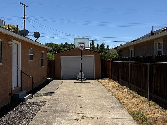 2nd image of 3120 33rd Ave