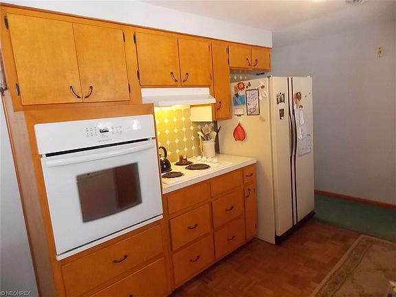 4th image of 592 West St