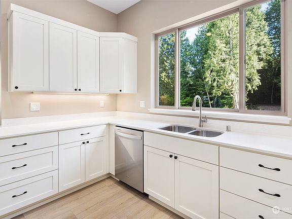 5th image of 425 W Lake Samish Drive