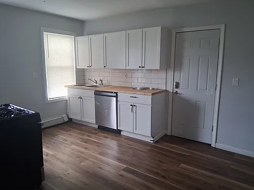 125 Knight St #3 Photo 1
