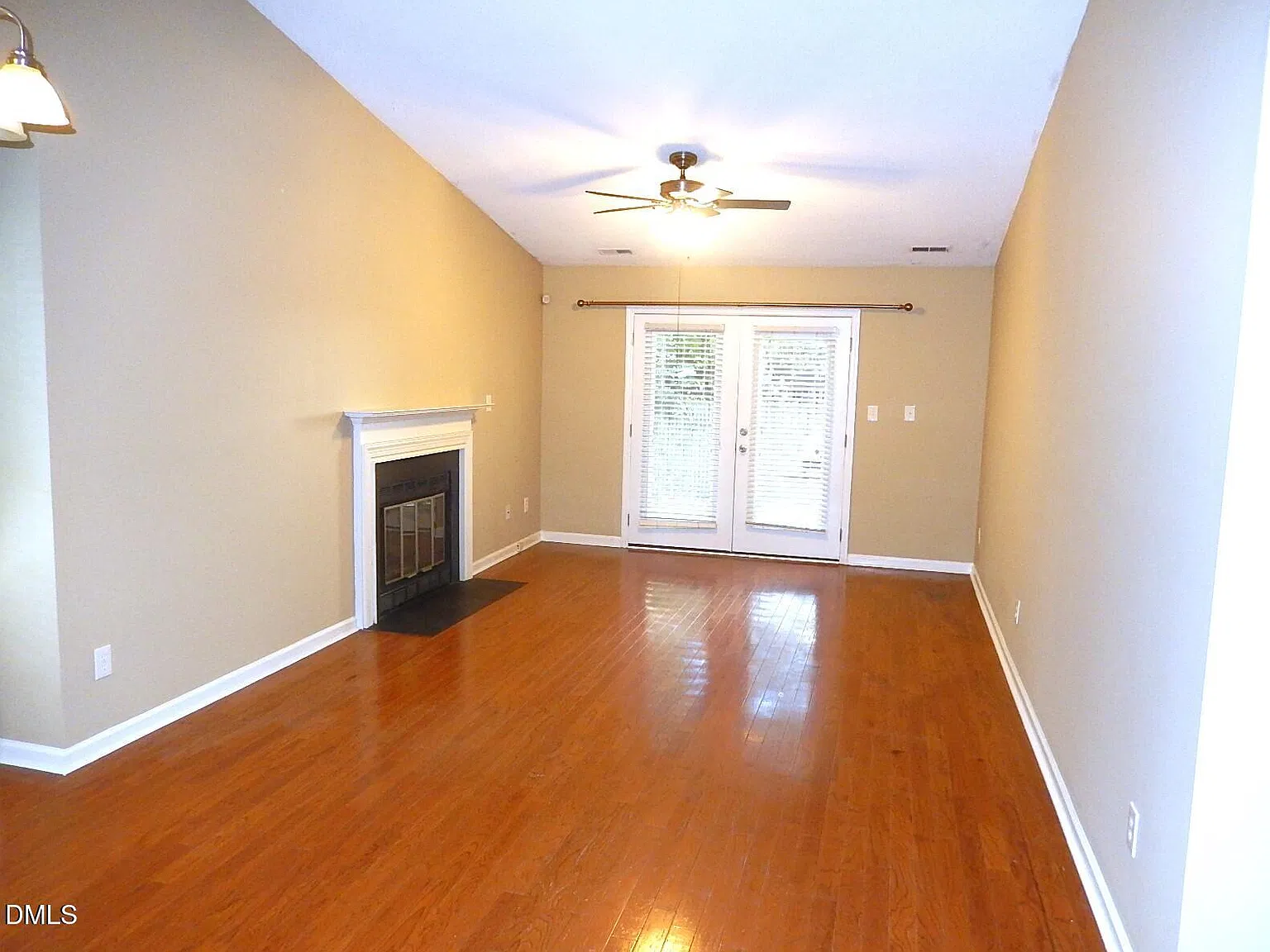 2 bed, 2.0 bath, 1087 sqft, $1,450 — Photo 2