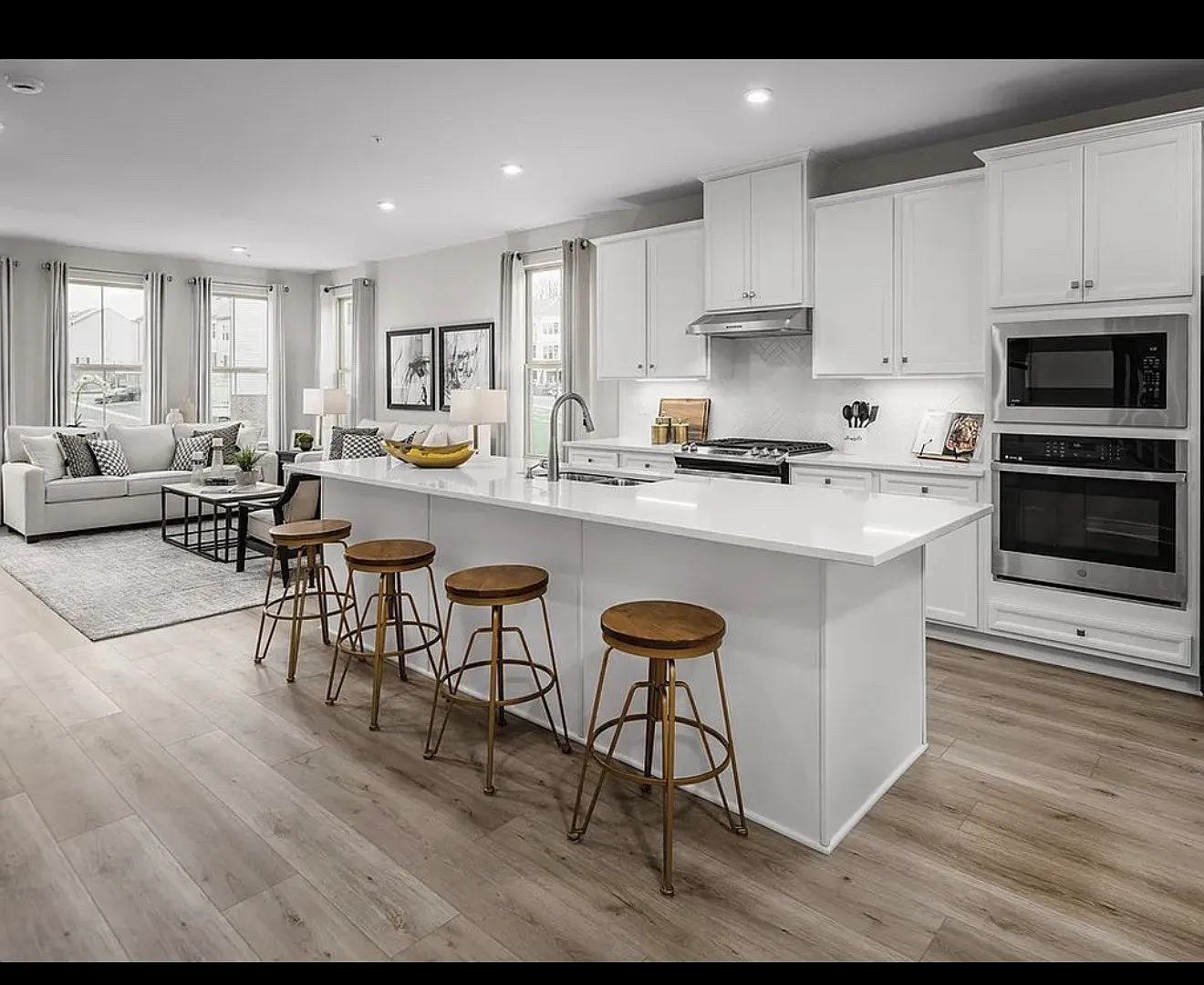 3 bed, 2.5 bath, 1750 sqft, $3,100 — Photo 2