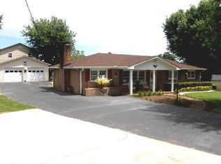 135 Midland Dr, Boiling Springs, SC 29316