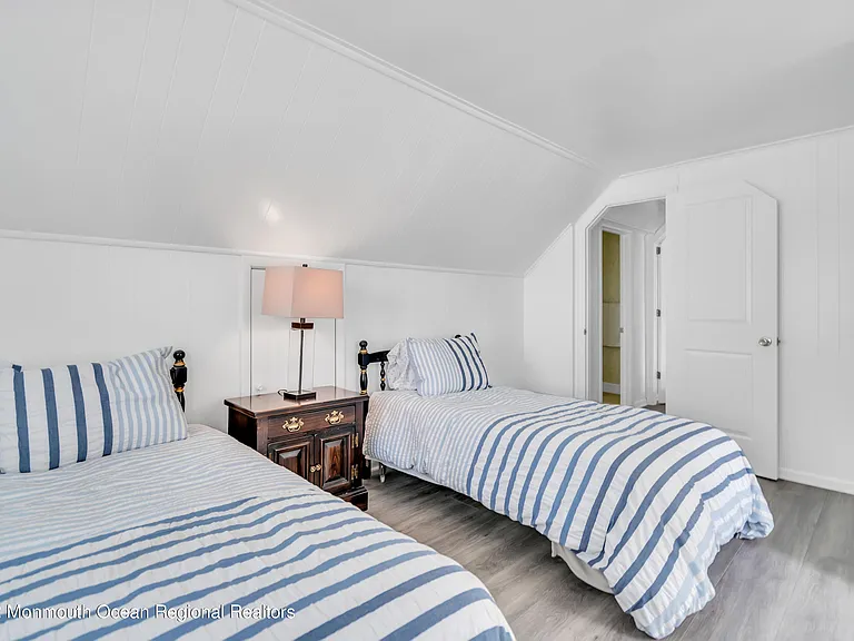312 Salem Ave — Photo 10