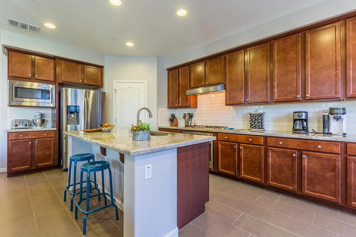 Building Photo - 16740 San Dimas Ln