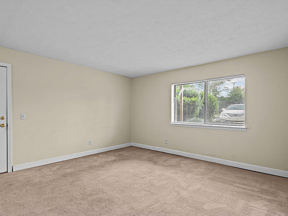 4th image of 1313 Old Manor Rd