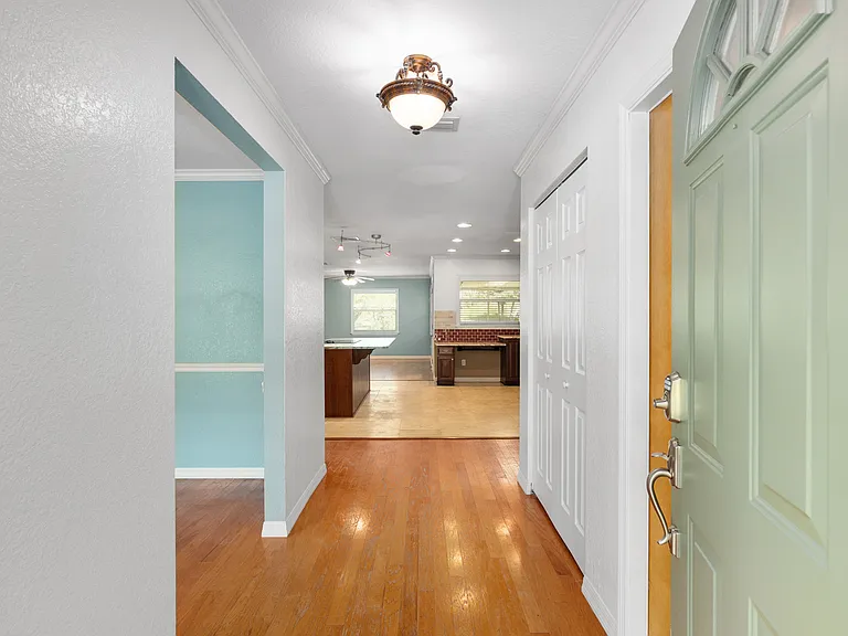 1194 NE 155th Ct — Photo 5