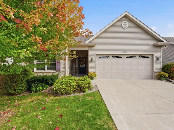 3209 Majestic Dr, Muscatine, IA 52761