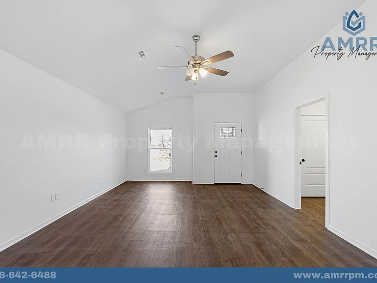 125 SW Vicki St — Photo 32