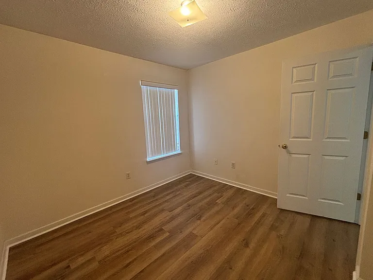 509 Phillips Ct — Photo 12