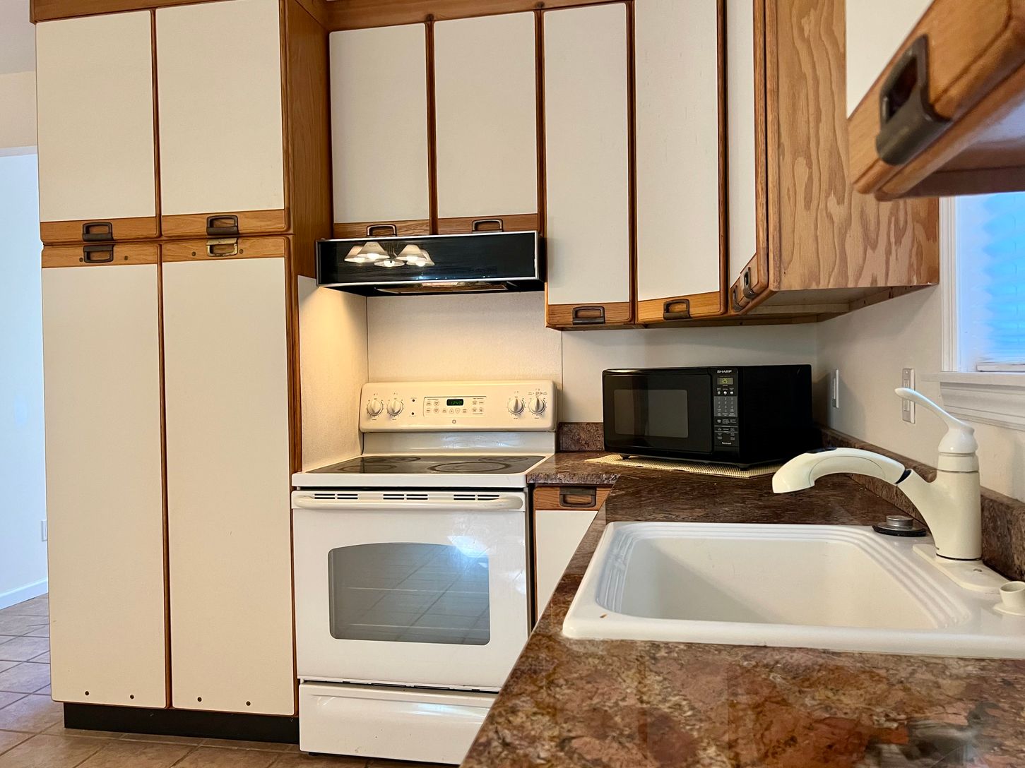  Kitchen with granite countertops
