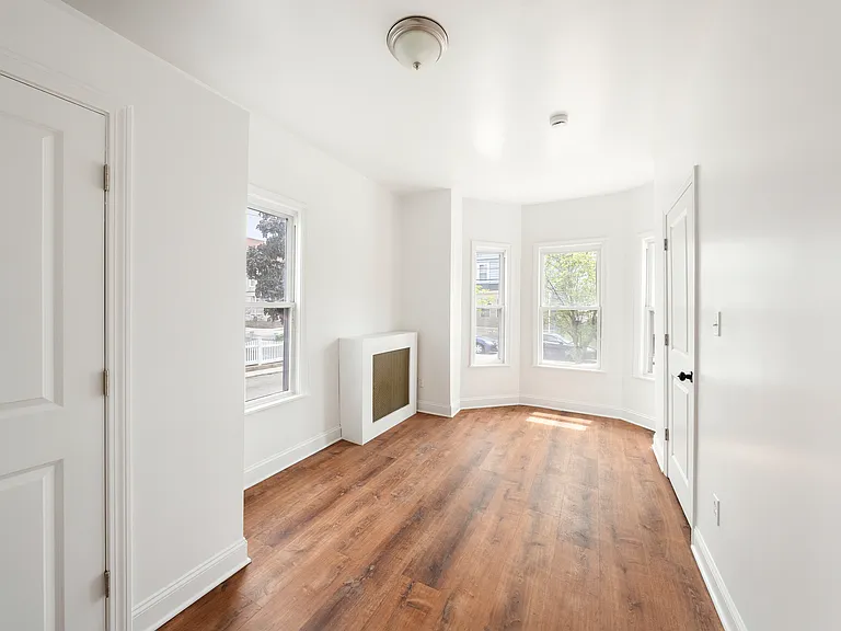 16 Oakes St #1 — Photo 2