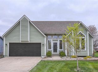 410 SW Windmill Ln, Lees Summit, MO 64082